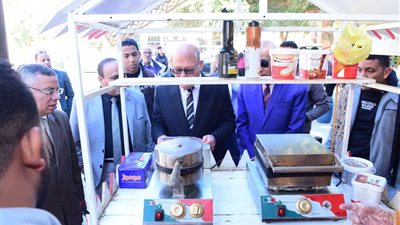 رئيس جامعة سوهاج يتأكد من جودة الأطعمة المقدمة بكافيتريا الجامعة