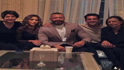 سارة سلامة تحتفل بوضع اللمسات النهائية مسلسل نقطة سوداء مع طاقم العمل