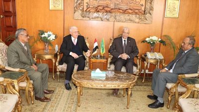 رئيس جامعة المنوفية يبحث سبل التعاون المشترك بين الجامعة وشركة كير للمقاولات والصيانة