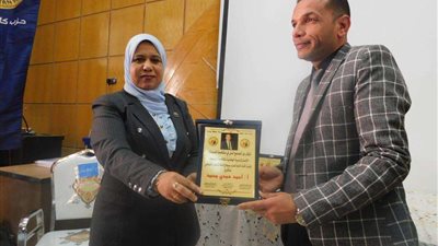 حزب حماة الوطن يكرم مدير الطب البيطري بسوهاج