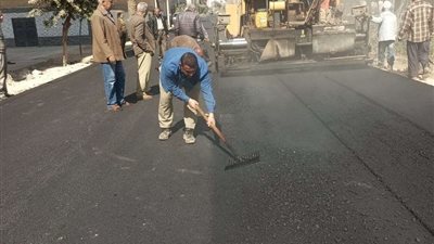 محافظ المنيا يتفقد أعمال تنفيذ خطة الرصف على مستوى المراكز