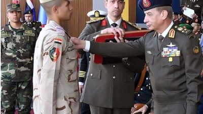وزير الدفاع يشهد حفل انتهاء فترة الإعداد العسكري لطلبة الكليات العسكرية