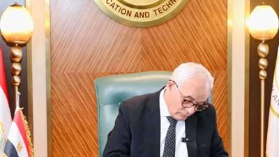 وزير التعليم يصدر قرارًا بتفعيل حظر استخدام الهواتف المحمولة في جميع مدارس الجمهورية