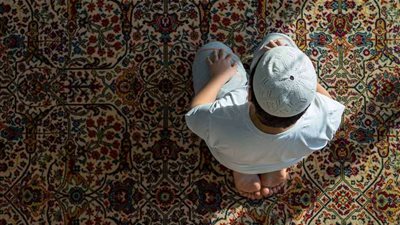 الإفتاء توضح حكم الصيام والصدقة شكرًا لله تعالى