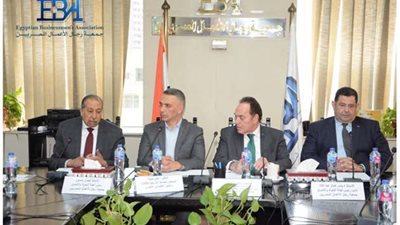 رجال الأعمال: التمويل الثنائي البديل الأسرع والحل المؤقت لمواجهة أزمة الدولار والتضخم