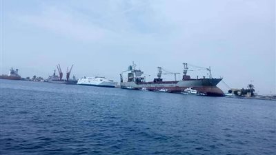 البحرية البريطانية تعلن عن انفجار بالبحر الأحمر.. وتؤكد السفن والطواقم سالمون