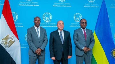 وزير النقل يجري مباحثات مكثفة مع وزيري البنية التحتية والتجارة والصناعة برواندا