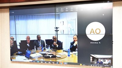 رئيس قناة السويس يبحث مع الخط الملاحي الإيطالي «MESSINA» التعاون في الخدمات اللوجيستية