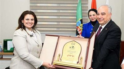 وزيرة الهجرة تتفقد غرفة المركز المصري الألماني للوظائف وإعادة الادماج