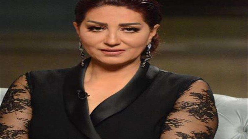 الفنانة وفاء عامر
