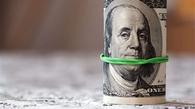 هل انتهت أزمة الدولار فى مصر؟.. خبير اقتصادي يجيب