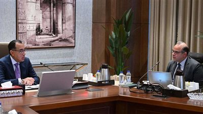 رئيس الوزراء يتابع مع رئيس هيئة الرقابة المالية جهود تطوير وتنمية القطاع المالي غير المصرفي