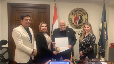 الفريق جلال الهريدي يكرم أمانه التضامن الاجتماعي : لدورها المتميز في الاستحقاق الرئاسي