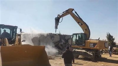 إزالة 22 حالة تعدٍ واسترداد 1893 متر مربع مباني و150 فدان زراعة بأسيوط