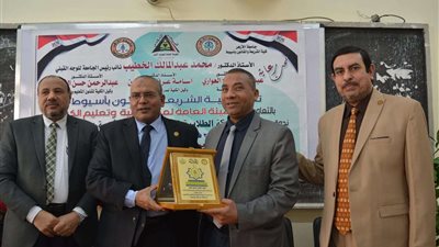 كلية الشريعة بأسيوط تنظم ندوة تثقيفية حول محو الأمية وتعليم الكبار