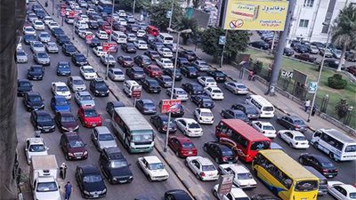 النشرة المرورية.. كثافات مرتفعة بمحاور القاهرة والجيزة