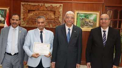 تكريم منسقين الكليات الفائزة بالجوائز الداخلية للتميز الحكومي والمقيمين بالمنوفية