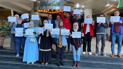 بمشاركة نقيب الصحفيين.. وقفة لـ