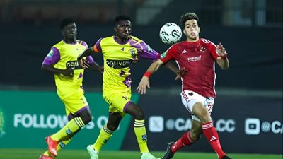 التعادل السلبي يحسم الشوط الأول من مباراة الأهلي وميدياما الغاني