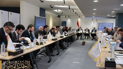 بدأ الجلسة التخصصية الثانية بالحوار الاقتصادي بعنوان 