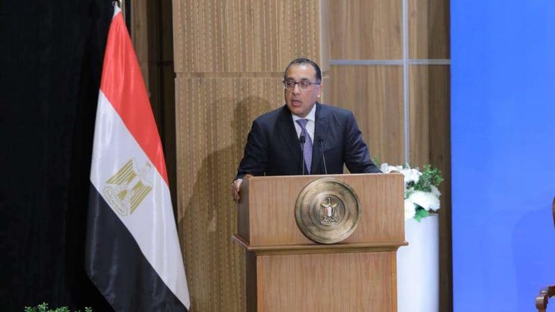 رئيس الوزراء يشهد
