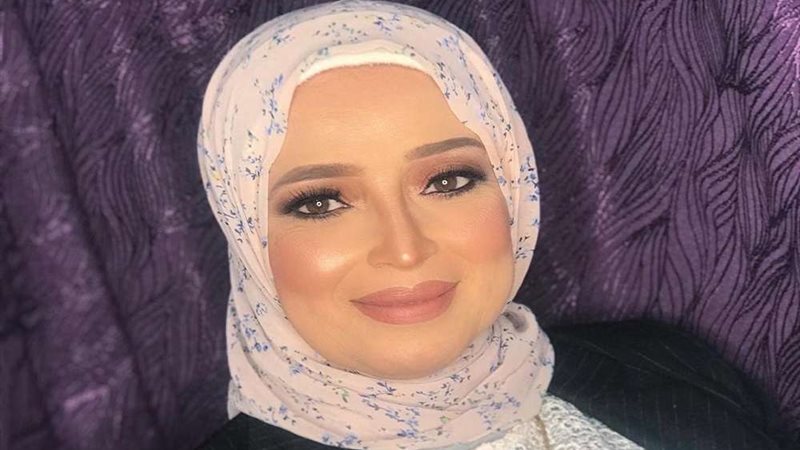 الصحفية حنان أبو