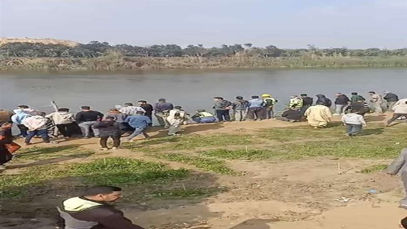 غرق معدية بمنشأة