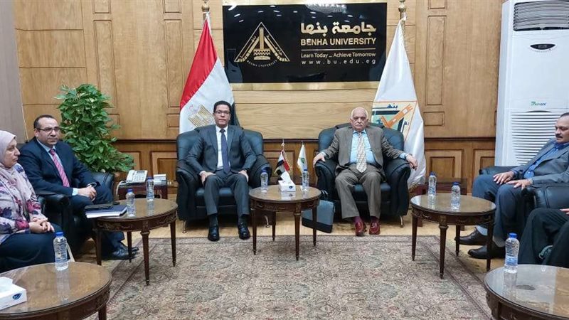 رئيس جامعة بنها يستقبل