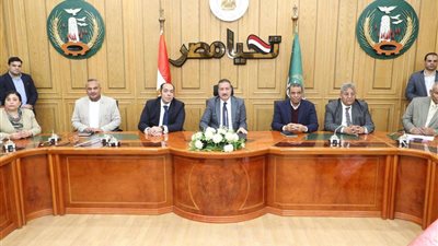 توزيع مساعدات مالية وعينية لأكثر من 100 حالة إنسانية من الأسر الأولى بالرعاية بالمنوفية