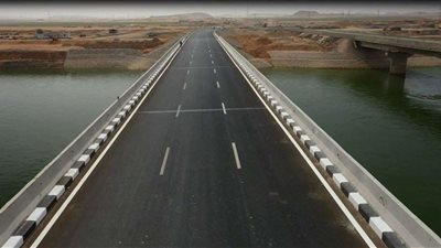 «النقل» تنشر تصوير جوي لأعمال تنفيذ كوبري أعلى مفيض توشكى