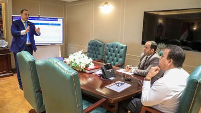 الصحة تتابع التجهيزات النهائية للبدء في المرحلة الثانية من التأمين الصحي الشامل