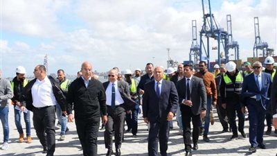 وزير النقل: ننفذ عدة محاور منها خلق ممرات لوجستية