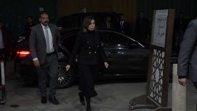 وزيرة الثقافة أول الحاضرين في عزاء الراحل حلمي بكر