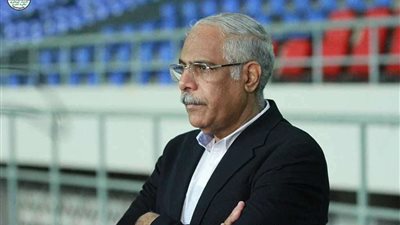 جمال علام يلتقي بعثة الزمالك في مطار القاهرة