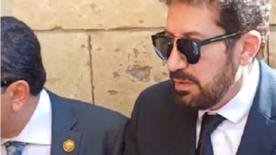 هاني رمزي يودع عمه بطل حرب أكتوبر بحزن عميق