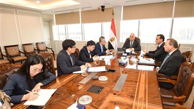 وزير الإسكان يبحث مع القائم بأعمال السفير الصيني المشروعات العمرانية المشتركة