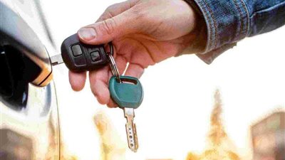 التحري عن 4 متهمين كونوا عصابة لسرقة السيارات في عين شمس