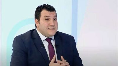 الدولار يتهاوى بنسبة 30%.. خبير اقتصادي يكشف تأثيرات صفقة رأس الحكمة على السوق المصري