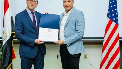 السفارة الأمريكية بالقاهرة تكرم الكاتب الصحفي محسن البديوي
