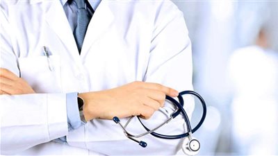 دفاع طبيب المطرية يطالب بتوقيع أقصى عقوبة على المتهم بالاعتداء على موكله