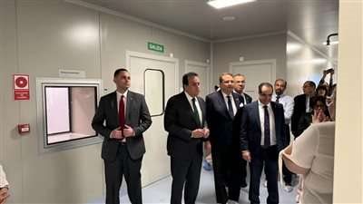 وزير الصحة ونظيره الكوبي يتفقدان أول منطقة حرة للتنمية في كوبا