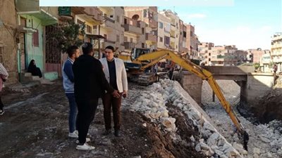 شاهد جهود الوحدات المحلية لأعمال الرصف والتطوير وتبطين الترع بالمنوفية
