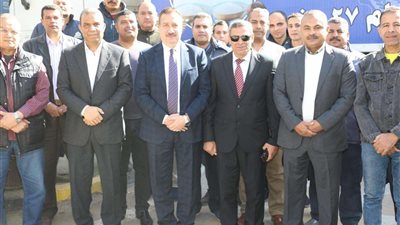 اصطفاف المنافذ المتنقلة لضخ 72 طن سكر بسعر 27 جنيهًا (صور)