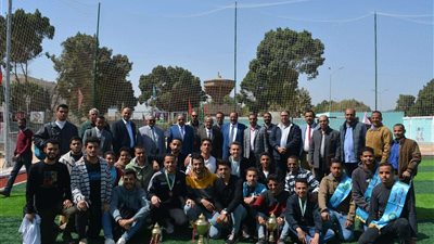نائب رئيس جامعة الأزهر بأسيوط يشهد ختام دوري كرة القدم الخماسية