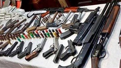 الداخلية تضبط 5 أشخاص مسؤولين عن إدارة صفحة بيع أسلحة على فيسبوك