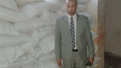 ضبط 20 طن سكر و17 طن أرز بأحد المخازن الغير مرخصة بأسيوط بغرض بيعها في السوق السوداء