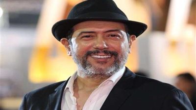 أحمد وفيق ساخرا: 