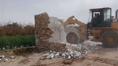 إزالة 13 حالة تعدٍ على أملاك دولة بمركزي الفتح وديروط بأسيوط