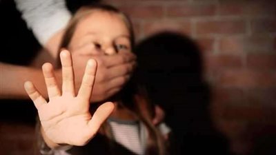 شاب يغتصب طفلة مصابة بانفصام في الشخصية بمدينة 15 مايو