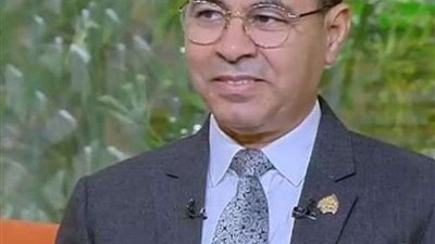 رئيس جامعة سوهاج يهنئ الدكتور محمود عبد العاطي لاختياره بأكاديمية البحث العلمي